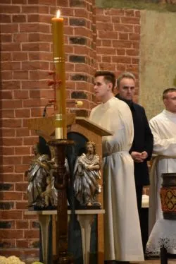 Liturgia Wigilii Paschalnej w toruńskiej katedrze