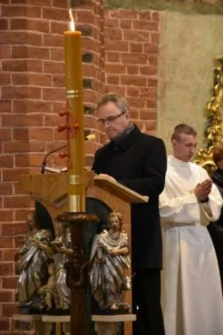 Liturgia Wigilii Paschalnej w toruńskiej katedrze