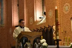 Liturgia Wigilii Paschalnej w toruńskiej katedrze