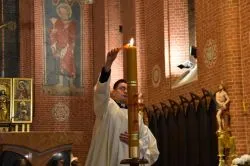 Liturgia Wigilii Paschalnej w toruńskiej katedrze