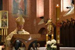 Liturgia Wigilii Paschalnej w toruńskiej katedrze