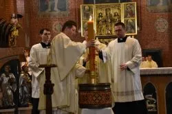 Liturgia Wigilii Paschalnej w toruńskiej katedrze