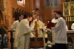 Liturgia Wigilii Paschalnej w toruńskiej katedrze