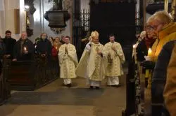 Liturgia Wigilii Paschalnej w toruńskiej katedrze