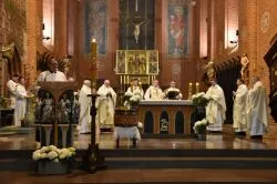 Liturgia Wigilii Paschalnej w toruńskiej katedrze