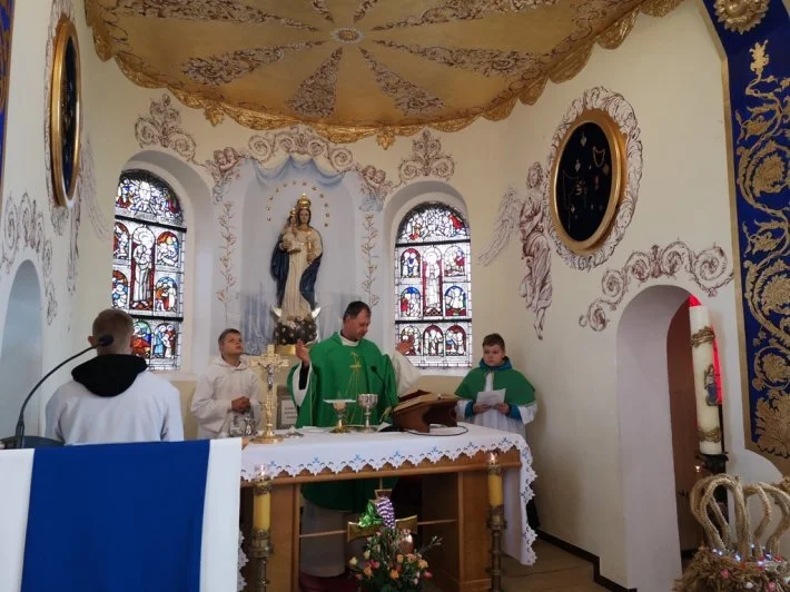 Poświęcenie stacji Drogi Krzyżowej
