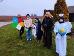 Kolędnicy Misyjni ze szkoły w Małkach