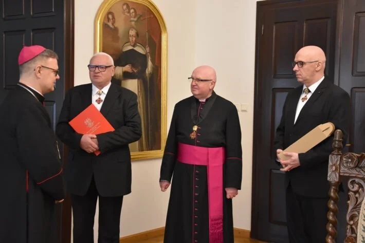 Przekazanie olejku nardowego
