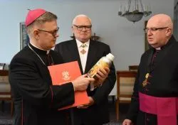 Przekazanie olejku nardowego