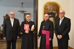 Przekazanie olejku nardowego