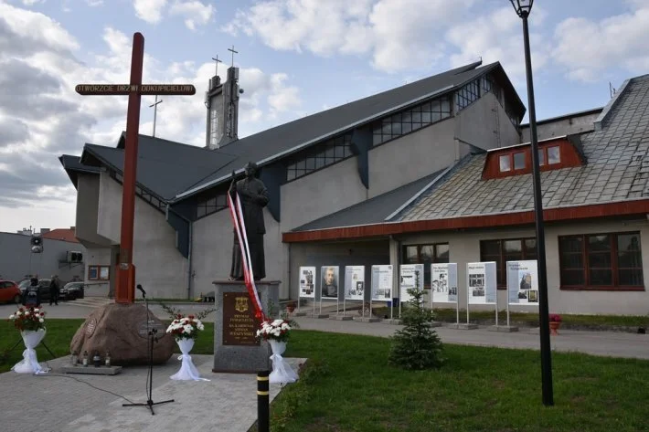 Relikwie i pomnik kard. Wyszyńskiego w Grudziądzu