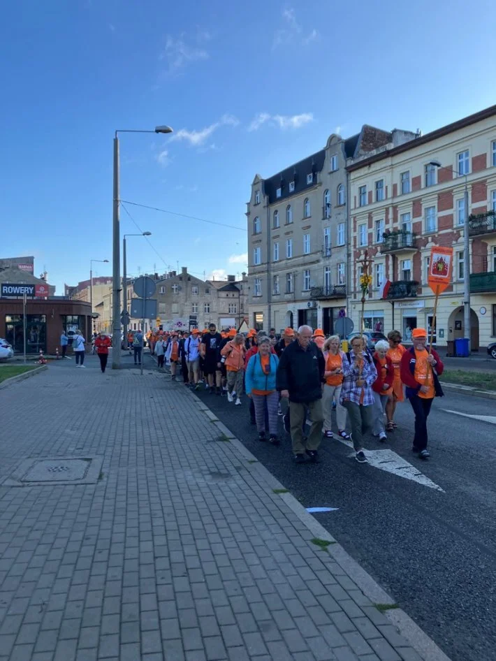 Grupa pomarańczowa z Grudziądza w drodze do Maryi