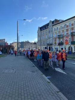Grupa pomarańczowa z Grudziądza w drodze do Maryi