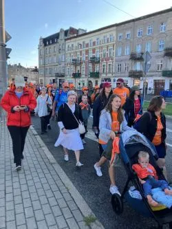 Grupa pomarańczowa z Grudziądza w drodze do Maryi