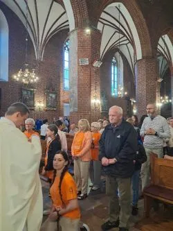 Grupa pomarańczowa z Grudziądza w drodze do Maryi
