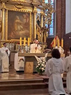 Grupa pomarańczowa z Grudziądza w drodze do Maryi