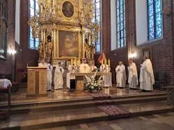 Grupa pomarańczowa z Grudziądza w drodze do Maryi