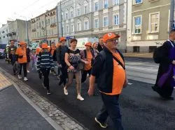 Grupa pomarańczowa z Grudziądza w drodze do Maryi