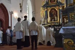 Poświęcenie ołtarza i ambony w Papowie Toruńskim
