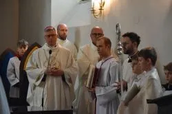 Poświęcenie ołtarza i ambony w Papowie Toruńskim