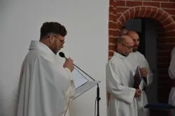Poświęcenie ołtarza i ambony w Papowie Toruńskim