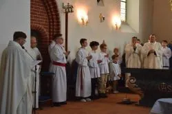 Poświęcenie ołtarza i ambony w Papowie Toruńskim