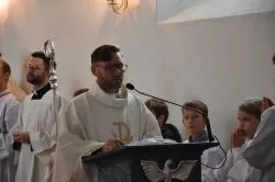Poświęcenie ołtarza i ambony w Papowie Toruńskim