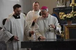 Poświęcenie ołtarza i ambony w Papowie Toruńskim