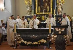 Poświęcenie ołtarza i ambony w Papowie Toruńskim