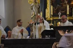 Poświęcenie ołtarza i ambony w Papowie Toruńskim