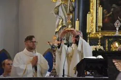Poświęcenie ołtarza i ambony w Papowie Toruńskim