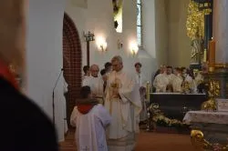 Poświęcenie ołtarza i ambony w Papowie Toruńskim
