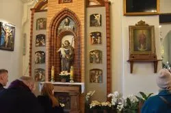 Poświęcenie ołtarza i ambony w Papowie Toruńskim