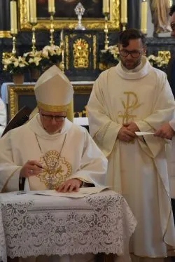 Poświęcenie ołtarza i ambony w Papowie Toruńskim
